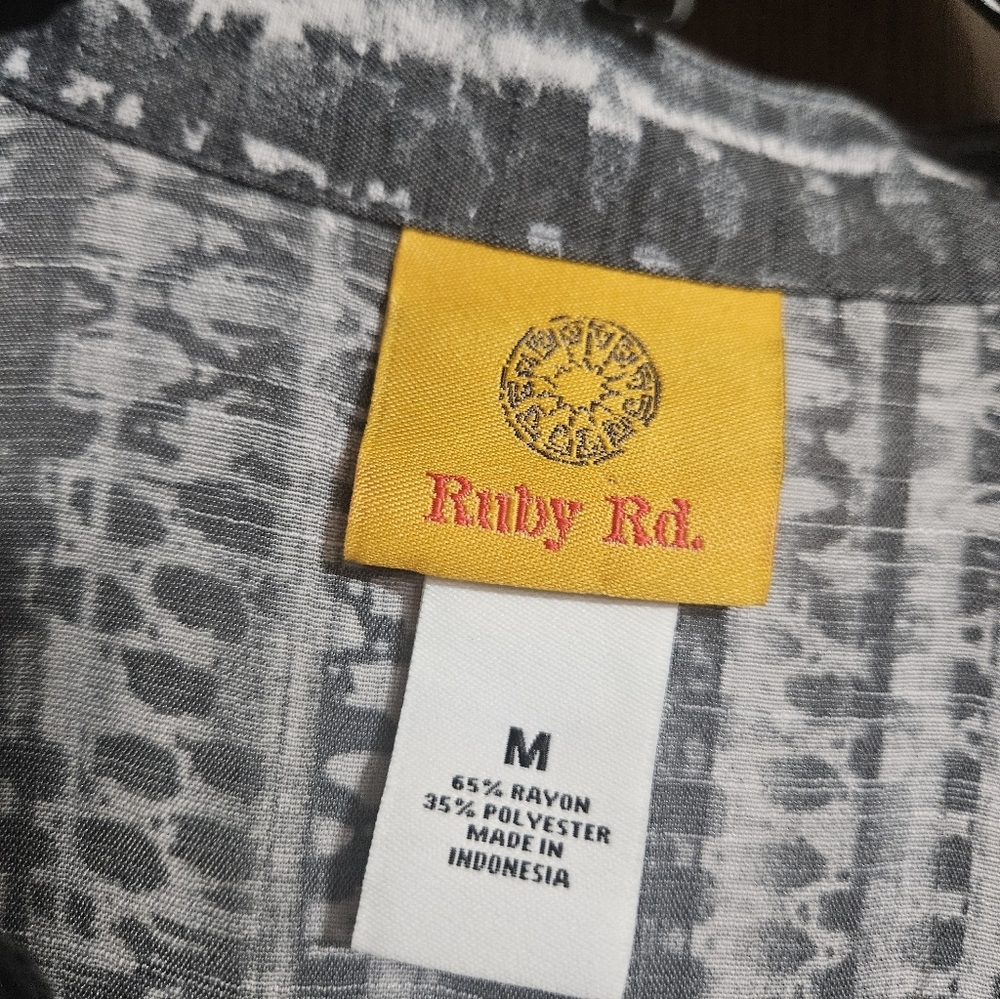 Ruby Rd. Gray Boho Pleated Button Down Blouse Size Medium! - Picture 2 of 4